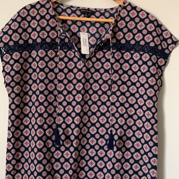 Brand new blouse. Size M. No sleeves. Back to office clothes. Banana Republic - Picture 3 of 8